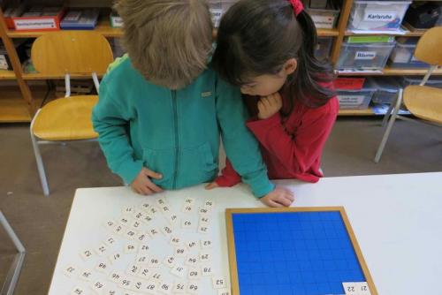 Arbeit mit den Montessori-Materialien